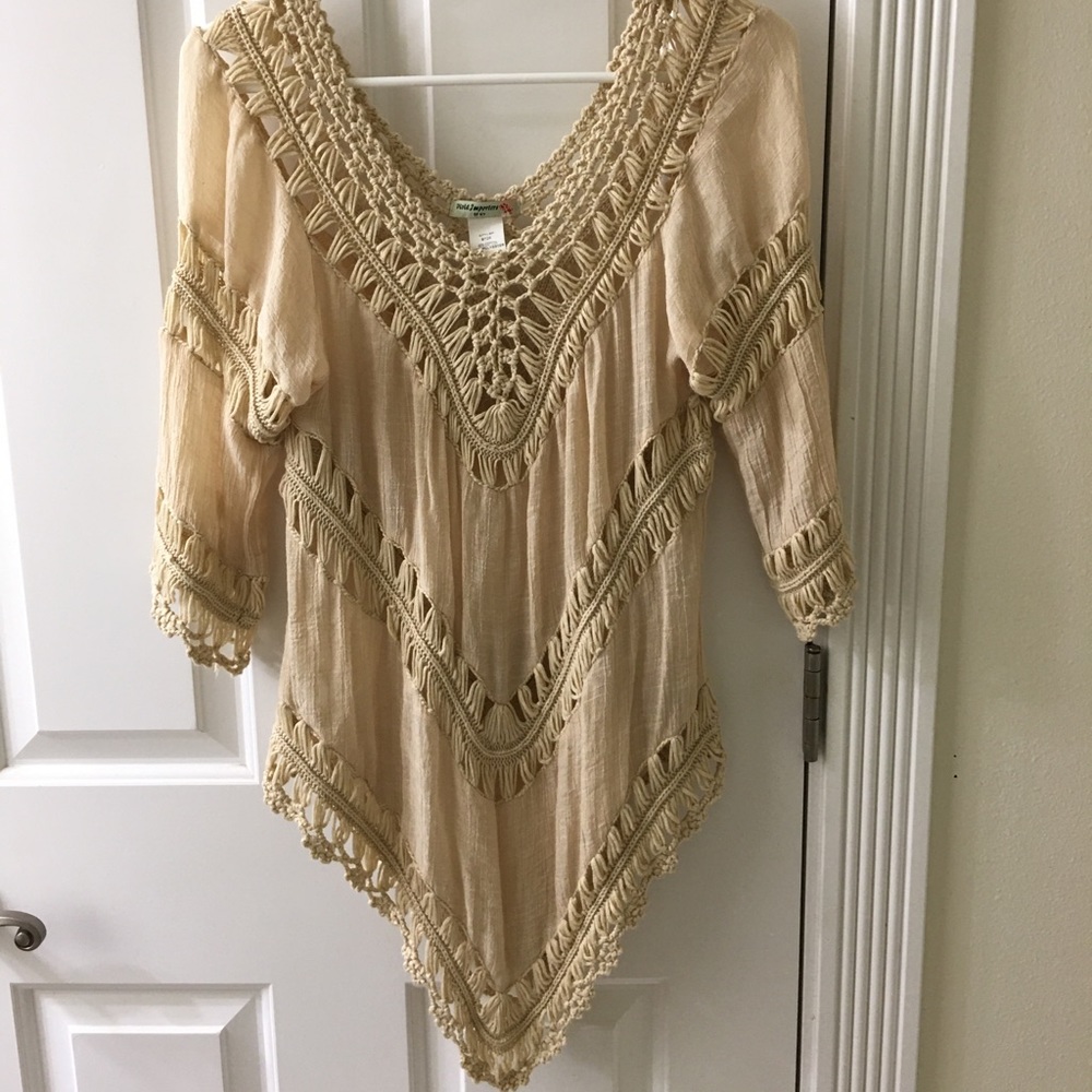 Cream colored 3/4 sleeve